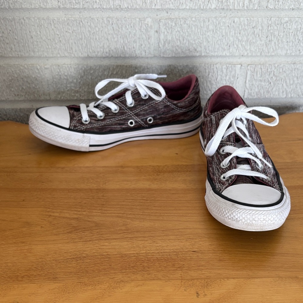 Converse All Star Women's 6 Burgundy Heather and White Sneakers Tennis Shoes EUC